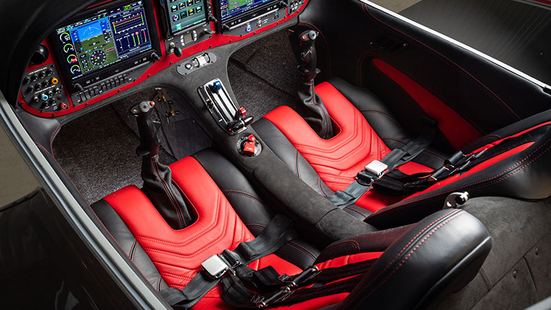 N345LA cockpit seating