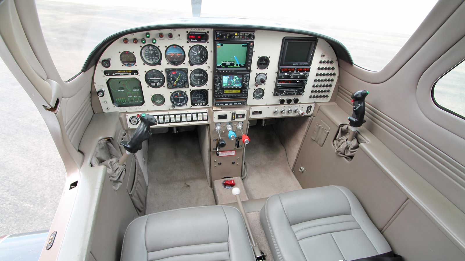 Lancair IV P N2ZM cabin